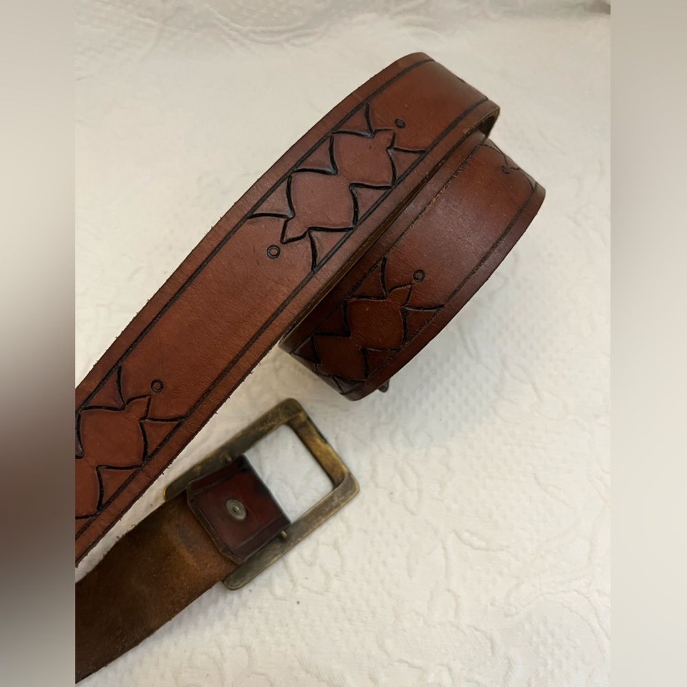 Vintage brown leather belt engraved C accent buckle - Picture 5 of 9